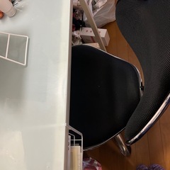 ガラステーブルと椅子