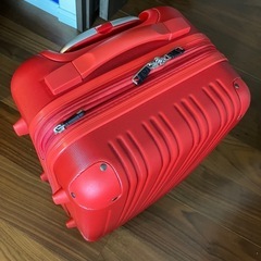 スーツケース 赤 機内持ち込みサイズ の画像