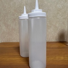 【受渡済】不揃いのボトル容器の画像
