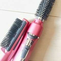 ピンクの2way ヘアアイロン、ブラシアタッチメント付きでスタイ...
