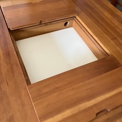 ダイニングテーブルの画像