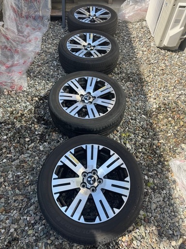 『現行』三菱デリカD5
タイヤ&ホイール