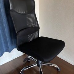 オフィスチェア　ブラック　PCデスク