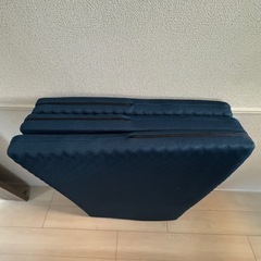 シングル用 ブルー 敷布団 折り畳み可能の画像