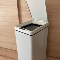 自動開閉センサー付きゴミ箱 45lの画像