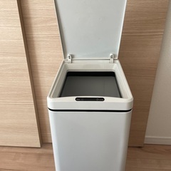 自動開閉センサー付きゴミ箱 45lの画像