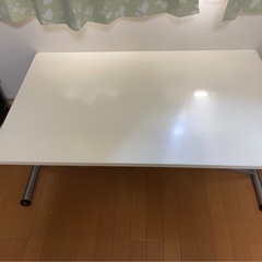※交渉中（3月26日引き取り予定あり）無料 高さ調整可能な白いテーブル（幅120×奥行75cm）の画像