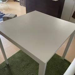 ダイニングテーブル　縦75cm 横75cm 高さ74cm
