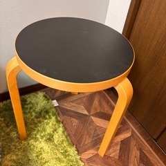 椅子　3つ足の画像