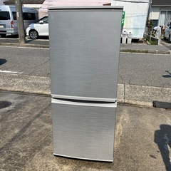 【動作ok】SHARP  シャープ　冷蔵庫　シルバー　137L