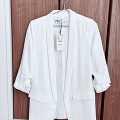 新品ZARAの白ジャケット