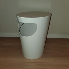 ゴミ箱　シンプル　ホワイト