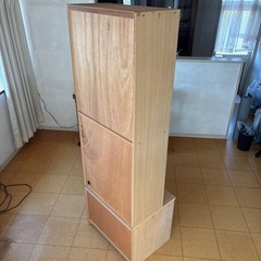 引出し付き本棚の画像