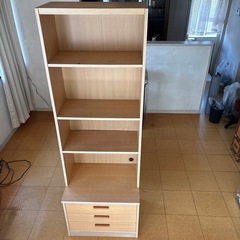 引出し付き本棚の画像