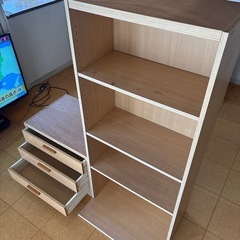 引出し付き本棚の画像