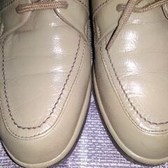 22.5センチ　DAKS濃いベージュ革の画像