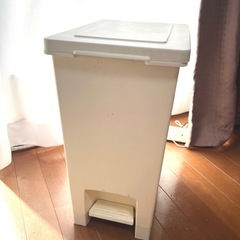ゴミ箱　白　ホワイト
