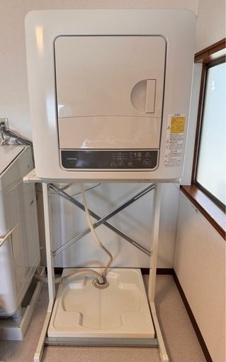 梅雨入りセール☔️　ほぼ新品!　電気乾燥機 東芝ED-60A4ホワイト　スタンド付き　お引き取りの方限定