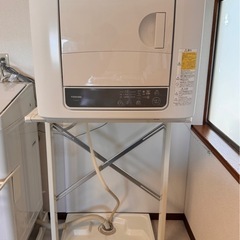 ほぼ新品!　電気乾燥機 東芝ED-60A4ホワイト　スタンド付き...