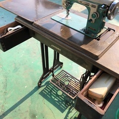 足踏みミシンjanomeの画像