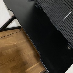 パソコンデスク　赤の画像