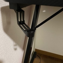 パソコンデスク　赤の画像