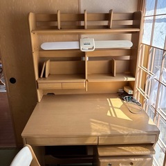 学習机と椅子の画像