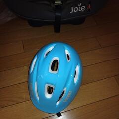 チャイルドシート、子供用ヘルメットの画像