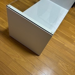 ローガラステーブル