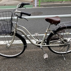 6段ギア変速付き折りたたみ自転車 ホワイト 700C型6段変速付折り畳みクロスバイク 折り畳み自転車 ワイヤー錠・LED