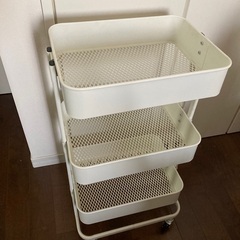 アイリスプラザ キッチンワゴン 収納ワゴン 3段　キャスター付 　ホワイト　整理用バスケット3個付きの画像