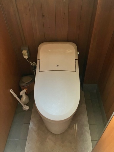 タンクレスシャワートイレ 【中古】LIXIL リクシル DT-CL114A 便器