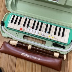 絵の具セット　鍵盤ハーモニカ　リコーダーの画像