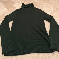 GU 深緑　タートルネック