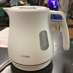 わく子 電気ケトル 0.8L PCM-A080-WM(マットホワイト)   リサイクルショップ宮崎屋　佐土原店　25.8.26Fの画像