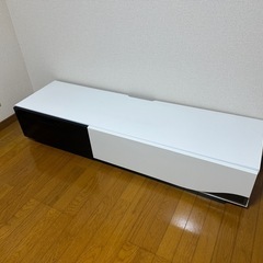 テレビボード　ホワイト