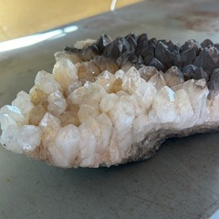 水晶？岩石？母岩？