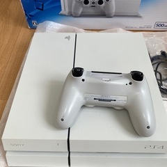 PS4 プレステ4  白 ホワイトの画像