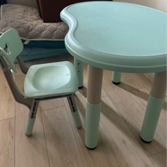 子供用テーブルスツールセットの画像