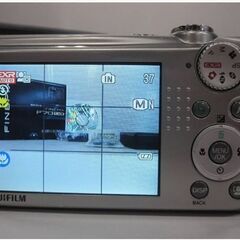 【実用美品】　富士フイルム　デジタルカメラ　FinePix F70EXR　動作良好　バッテリー付き　充電器付き　付属品あり　シルバー　FUJIFILMの画像