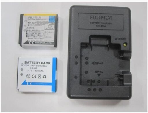 【実用美品】　富士フイルム　デジタルカメラ　FinePix F70EXR　動作良好　バッテリー付き　充電器付き　付属品あり　シルバー　FUJIFILM