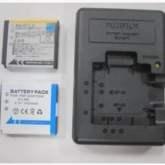【実用美品】　富士フイルム　デジタルカメラ　FinePix F70EXR　動作良好　バッテリー付き　充電器付き　付属品あり　シルバー　FUJIFILMの画像