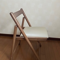 折りたたみ机、椅子の画像