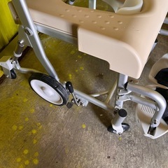 TOTO 水まわり用車いす シャワーキャリー 6輪 EWC620AHS の画像