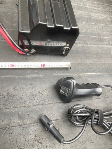 WINCH　12V 電動ウインチ　カバー付き