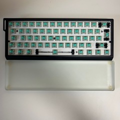 ガラスキーボードパームレストの画像