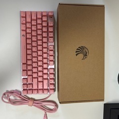 ゲーミングキーボード　ピンク