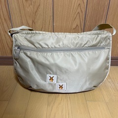 美品 ナイロン　ショルダーバッグ　シャンパンゴールド　ベージュの画像