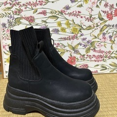 厚底ブーツ　22.5-23