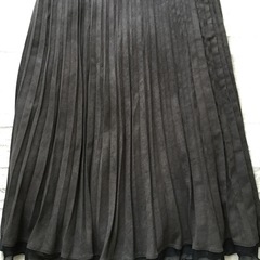 秋〜春先まで  薄手スエード風プリーツスカート［グレー］ の画像
